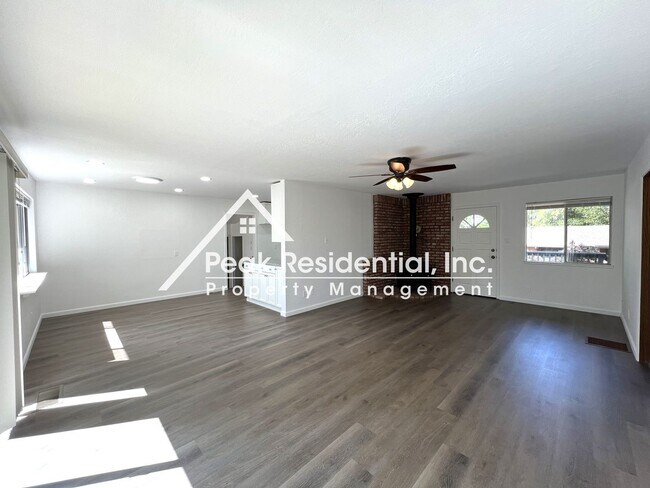 Building Photo - Wonderful 4bd/3ba Home-Must See!