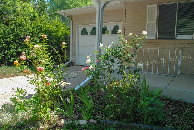 Building Photo - 1228 Southridge Dr