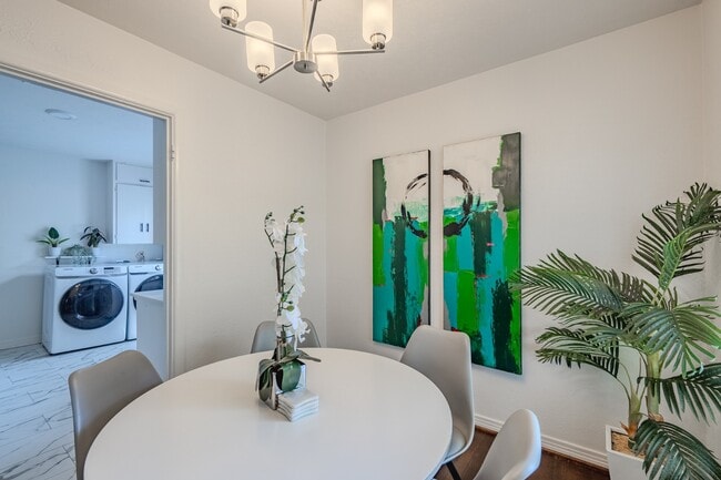 Building Photo - Cozy Forest Hills Retreat in East Dallas