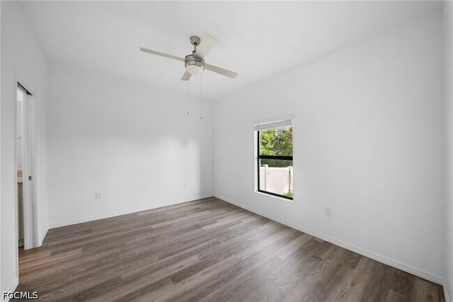 Building Photo - 26481 Sandhill Blvd