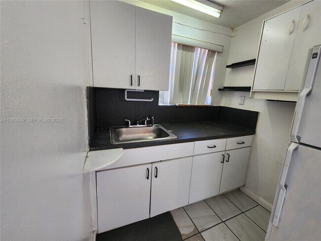 Building Photo - 2210 SW 89th Ct