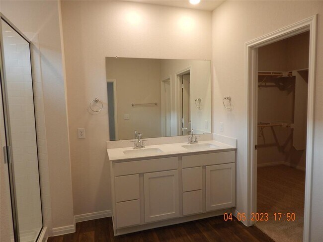 Building Photo - 705 Mais Dr