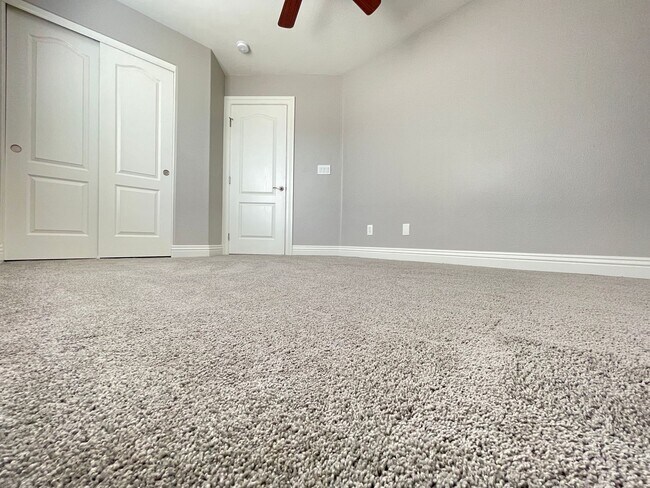 Building Photo - Beautiful 4-Bedroom Home with Den in Mountain’s Edge