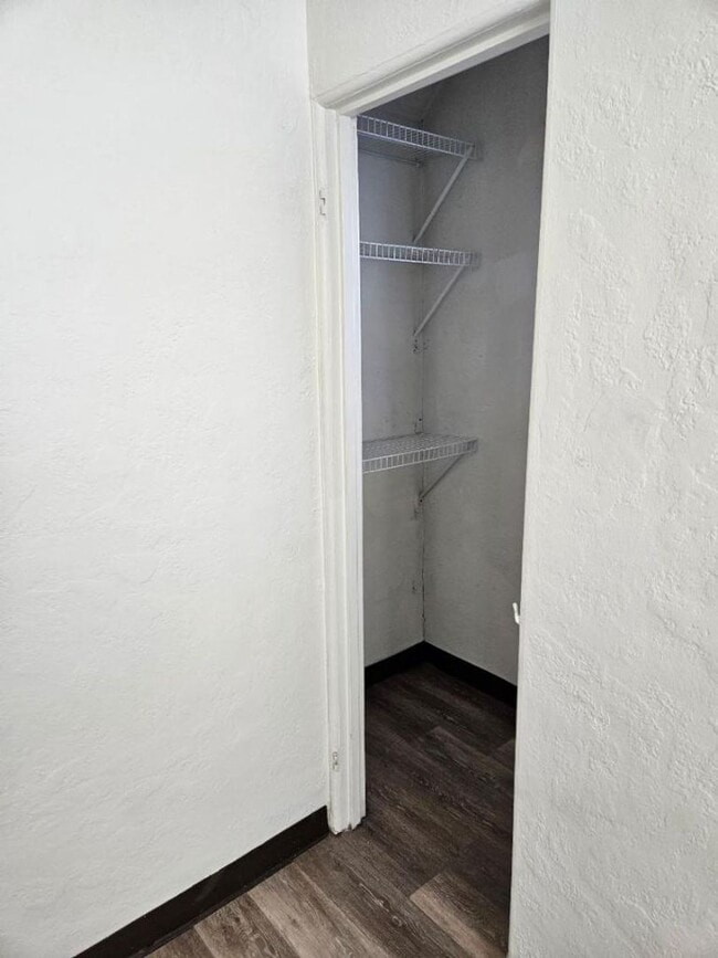 Building Photo - Fantastic 2 bedroom house avail NOW