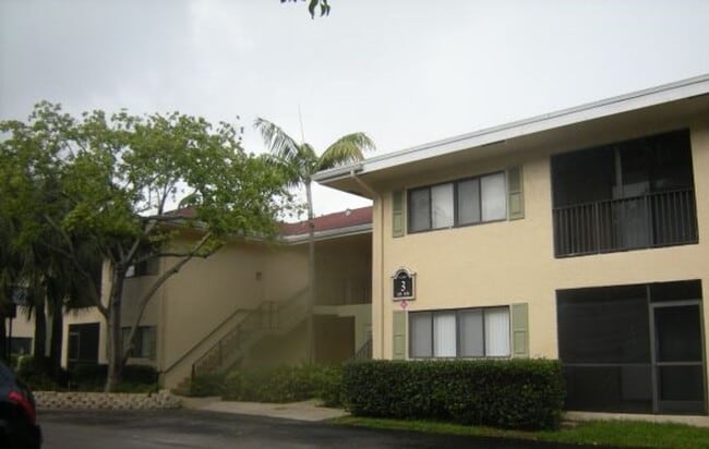 Building Photo - Pretty, updated 1 bed, 1 bath in Fort Lauderdale