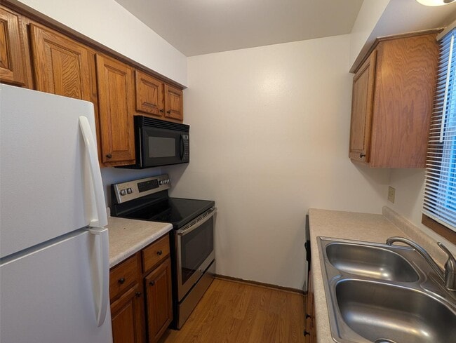 Building Photo - 1408 E Sunset Dr