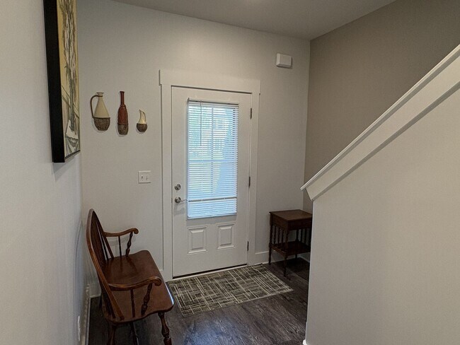 Building Photo - 2107 Barringer Ln