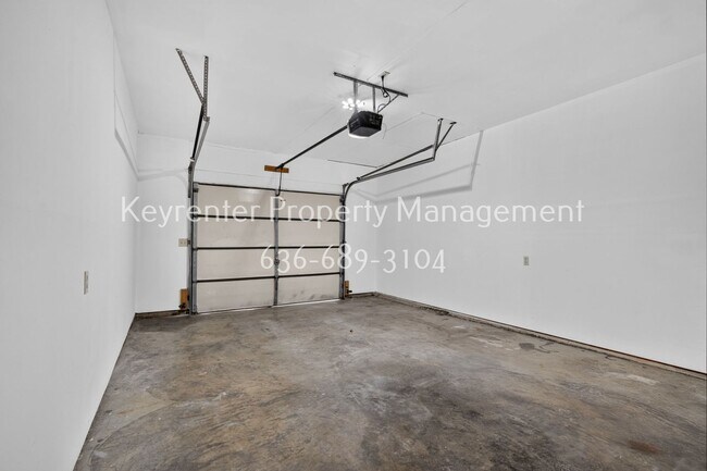 Building Photo - 357 Della Dr