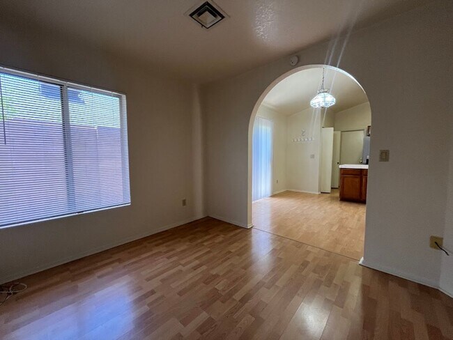 Building Photo - Charming 2 Bedroom, 2 Bathroom Home for Rent!
