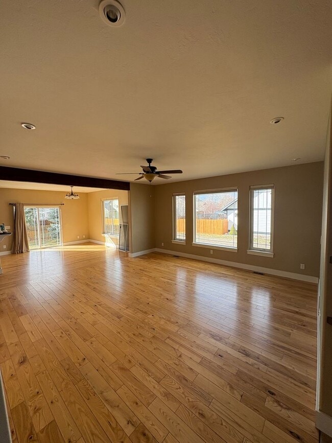 Building Photo - Spacious 4BR in Meadow Creek – Fenced Yard, Bonus Room, Near Trails - Southside of Bozeman!