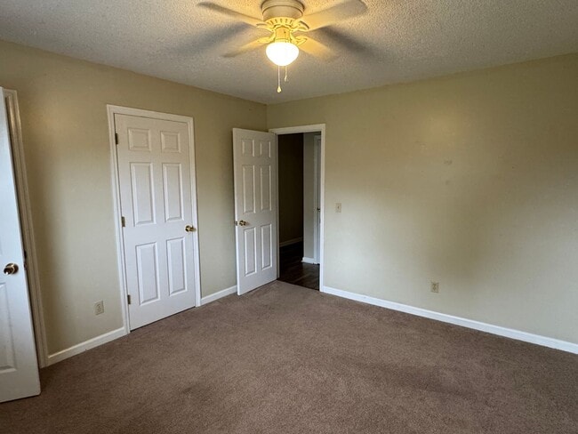 Building Photo - One level condo in Hunter Hills