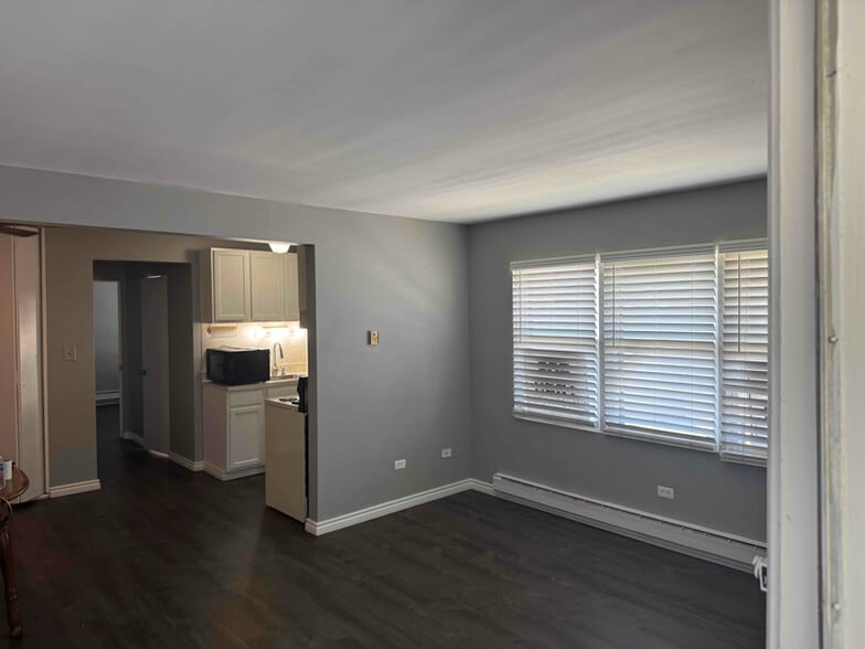 Building Photo - 8831 Schneider Ave