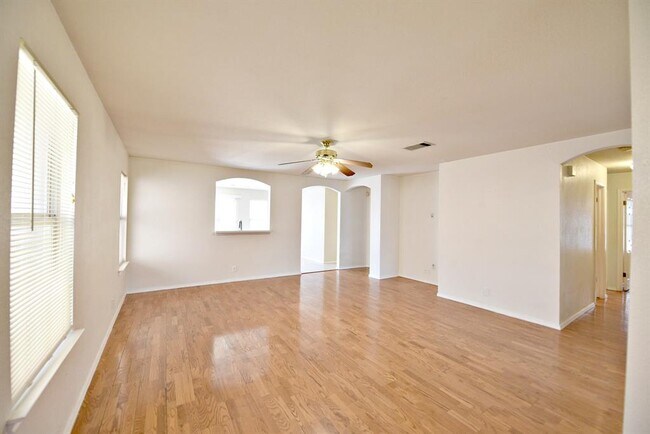 Building Photo - 2100 Killians Way