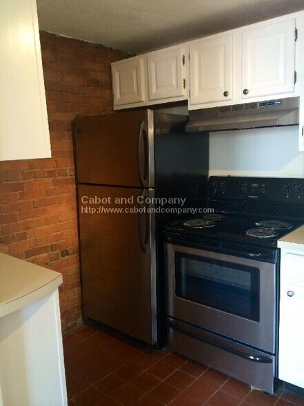 Building Photo - 311 Beacon St