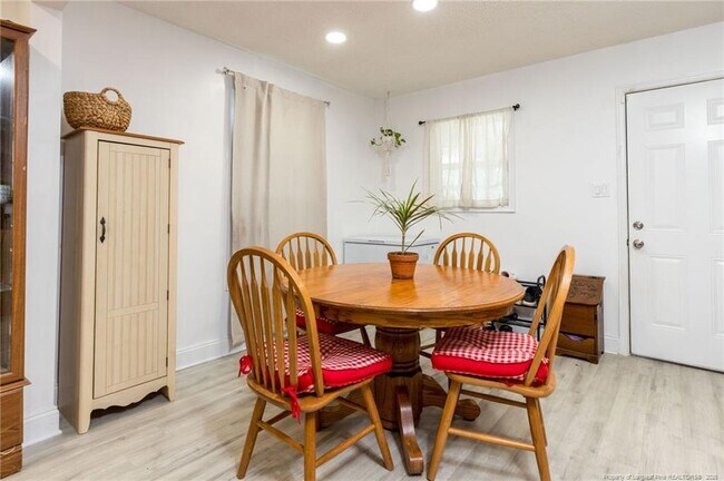 Building Photo - 3230 Periwinkle Dr