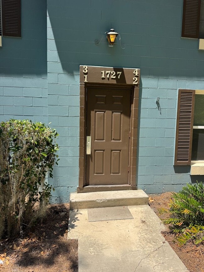 Building Photo - 1727 NE 2nd St