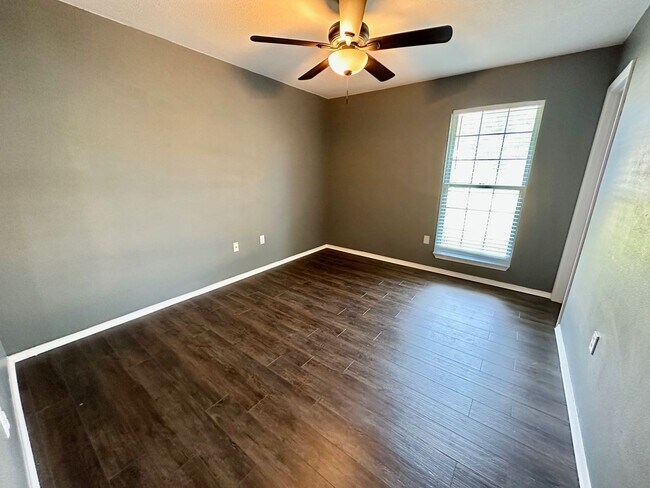 Building Photo - 918 Claeven Cir