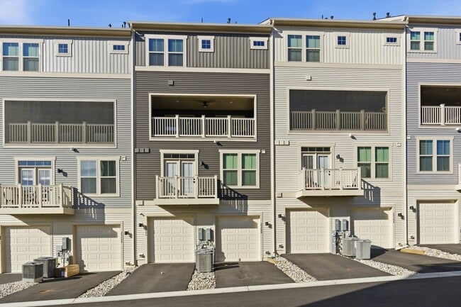 Building Photo - 2528 -B Verona Pl