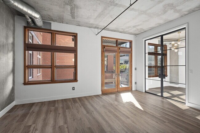Building Photo - $3,695 - 1 Bed + Den / 1.5 Bath Condo at Parkloft Residence in Downtown San Diego