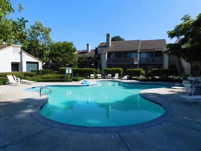 Building Photo - 1 Bedroom 1 Bathroom Downstairs Unit in Ga...