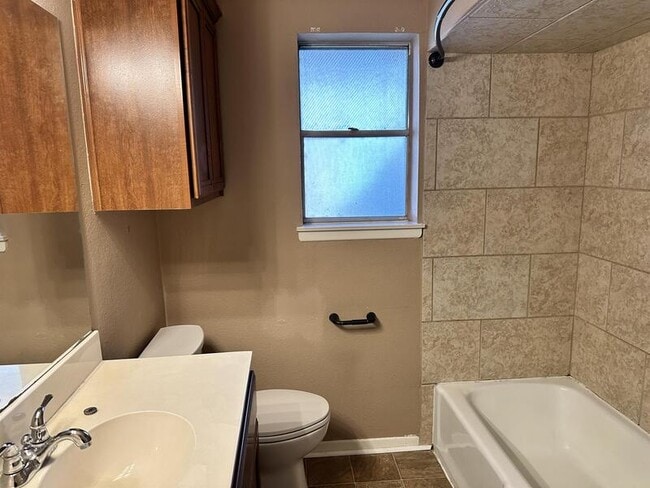 Building Photo - Stanford St 3102 - A