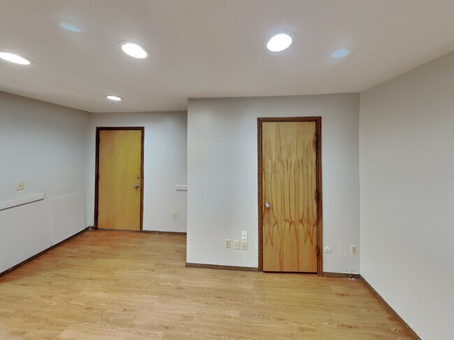 Building Photo - 120 E 13th Ave