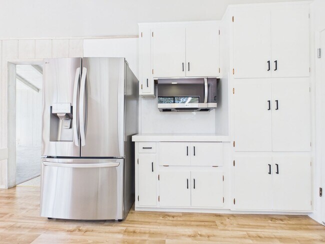 Building Photo - 4 Bedroom family home in Pebble Beach