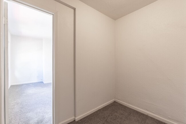 Building Photo - AVAILABLE OCTOBER 15th - Quirky 3+ Bedroom...