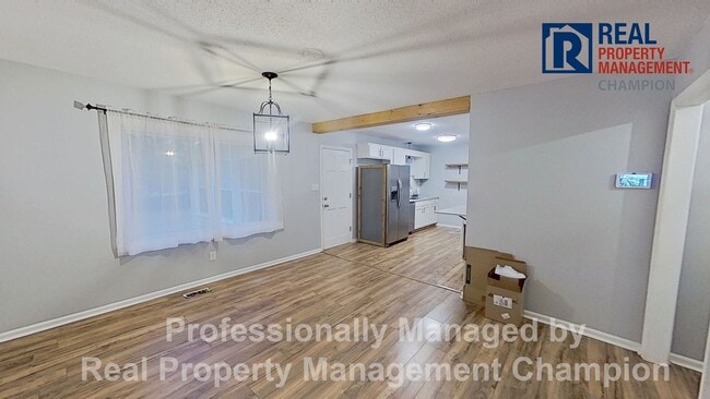 Building Photo - Adorable 3 BD/2 BA with Large Lot on Cul-de-Sac