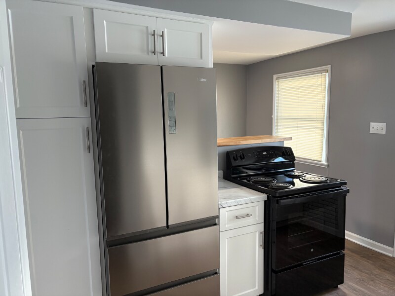 Building Photo - 136 Kenview Ave