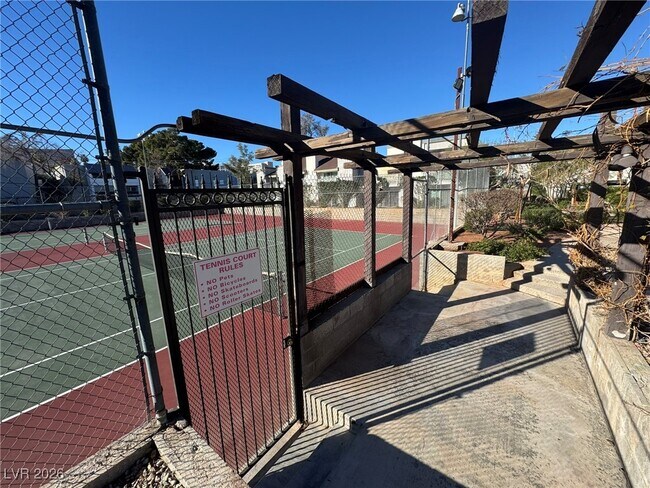 Building Photo - 518 Delfern Ln