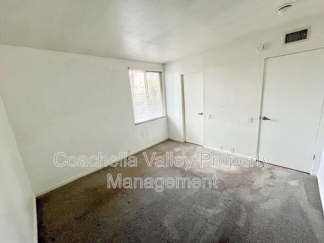 Building Photo - 400 N Sunrise Way