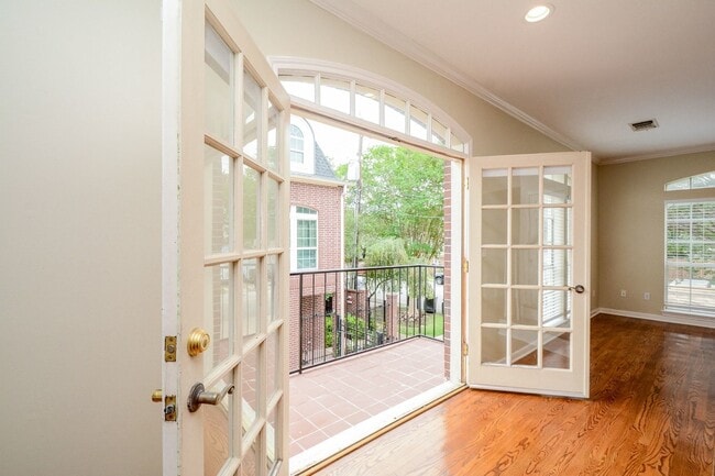 Building Photo - 2022 Fairview St