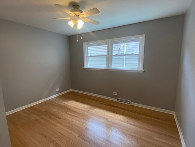 Building Photo - 426 Berteau Ave