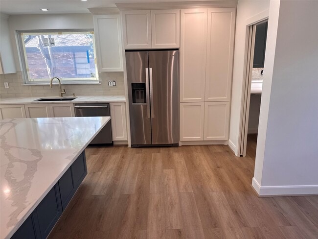 Building Photo - 4726 Ivanhoe St