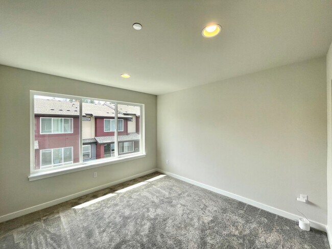 Building Photo - Great Townhome for rent