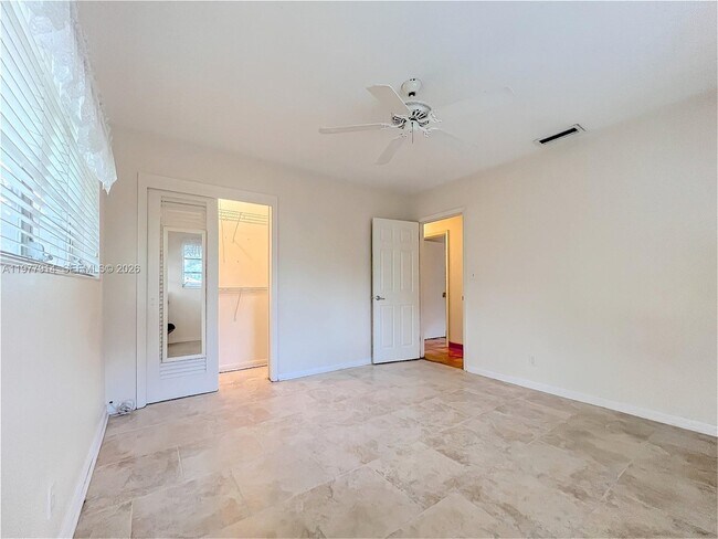 Building Photo - 192 SW 62nd Terrace