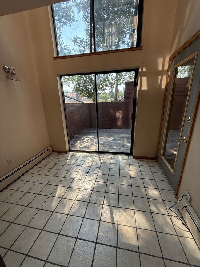 Building Photo - 3131 Bell Dr