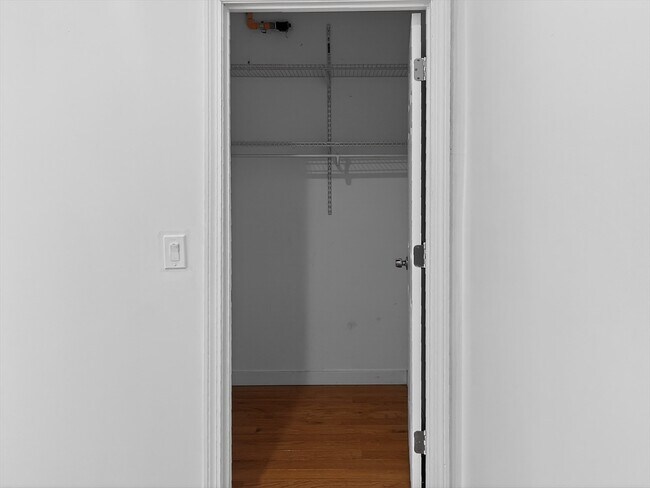 Building Photo - 247 Pilgrim Ave