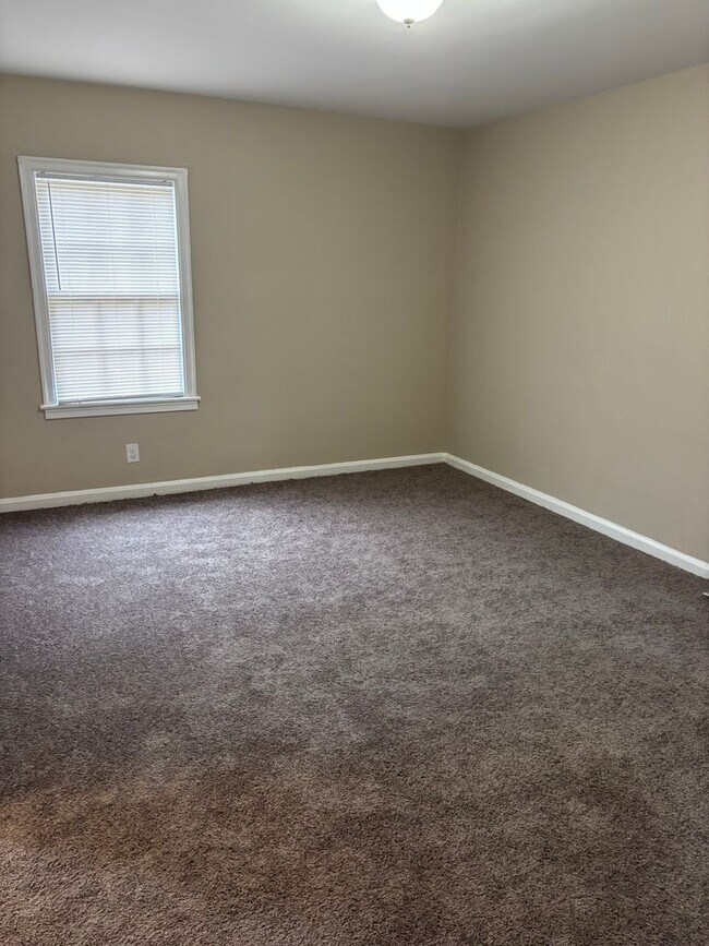 Building Photo - 3931 Dexter Dr