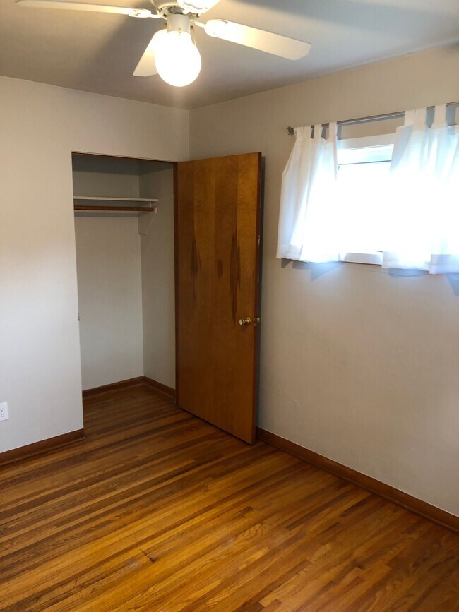 Building Photo - 1607 Plymouth Ave