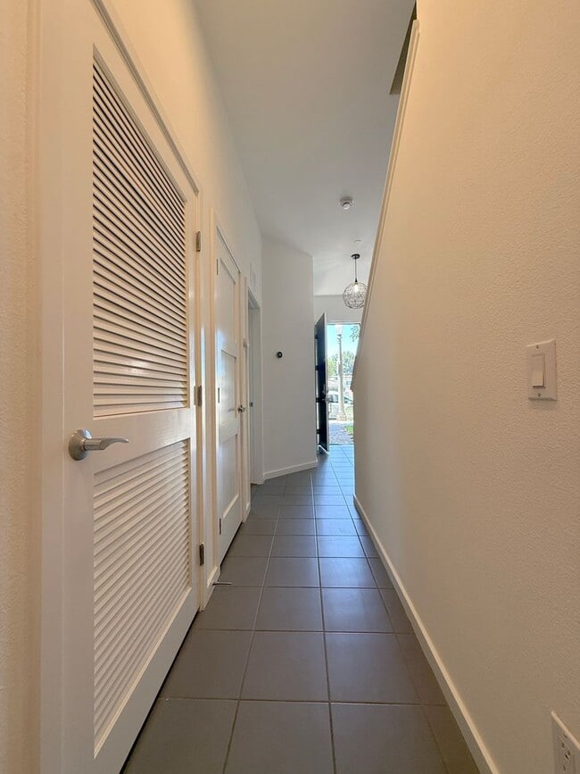 Building Photo - Modern Live/Work Loft In Sought After Depo...