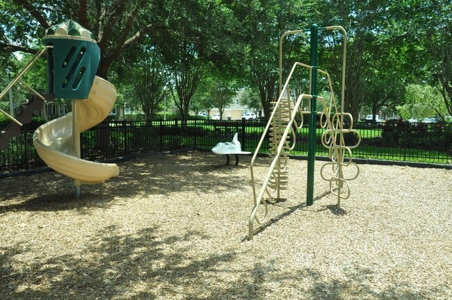 Building Photo - 7948 Edgewood Forest Dr