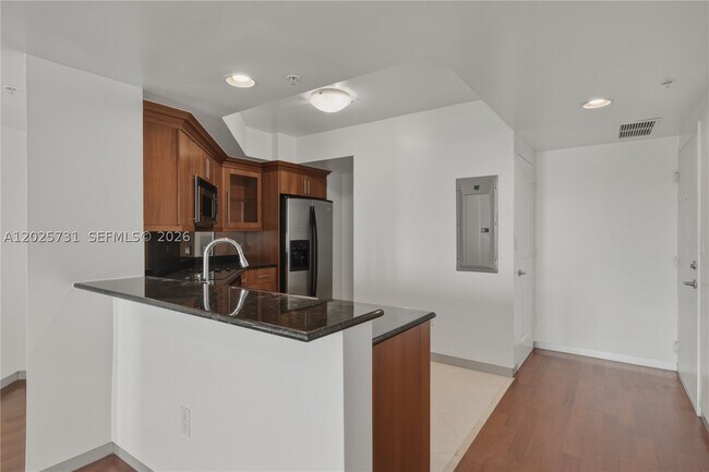 Building Photo - 401 SW 4th Ave