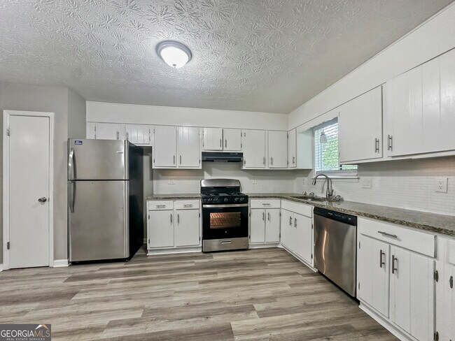 Building Photo - 323 Park Ridge Ct