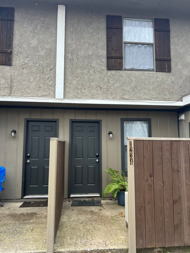 Building Photo - 1220 Apple Glen St