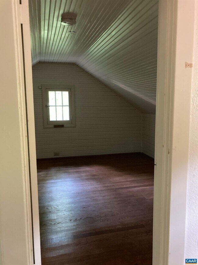 Building Photo - 6 Gildersleeve Wood