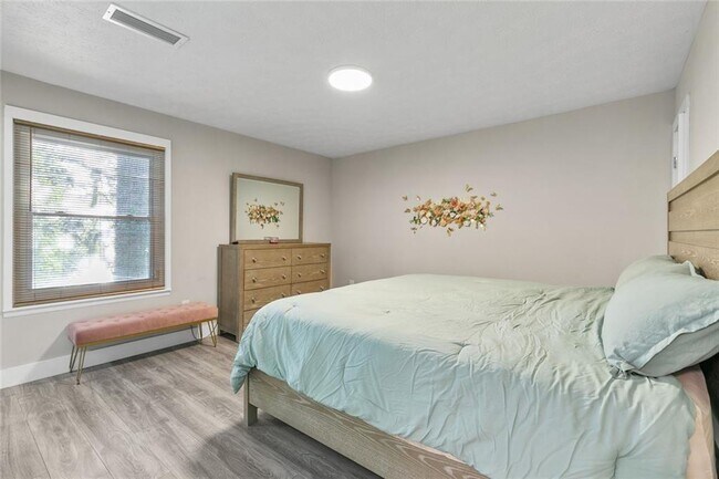 Building Photo - 494 Plainville Dr SW