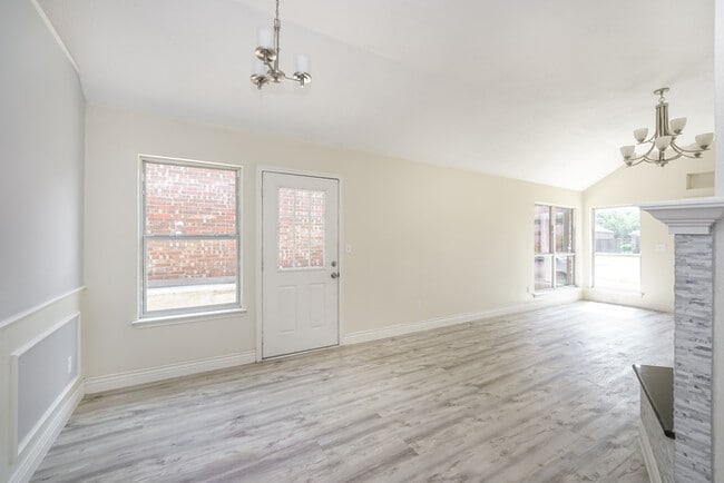 Building Photo - 1211 Hilburn Ct