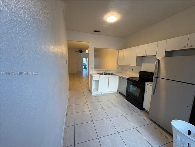 Building Photo - 4 SW 15th Rd